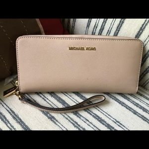 Authentic Michael Kors wallet/wristlet